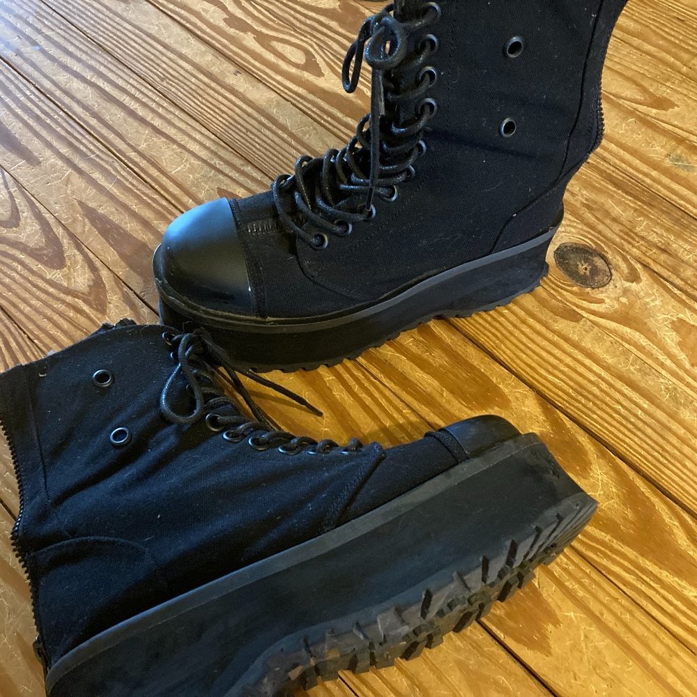 demonia gravedigger boots platform black